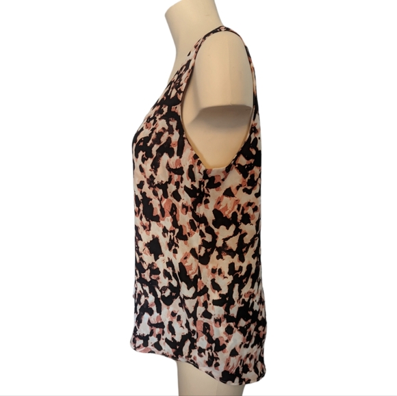 Women's | Sleeveless Blouse | Medium - Picture 5 of 9